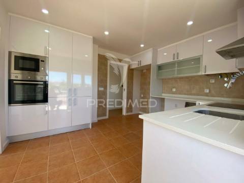 Moradia t4 em charneca da caparica *oferta escritura*