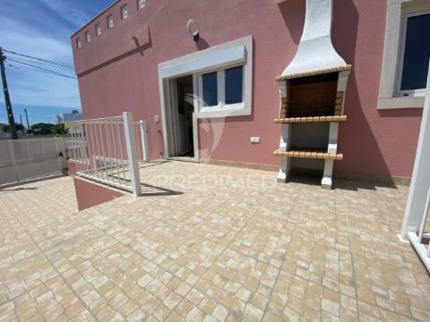 Moradia t4 em charneca da caparica *oferta escritura*