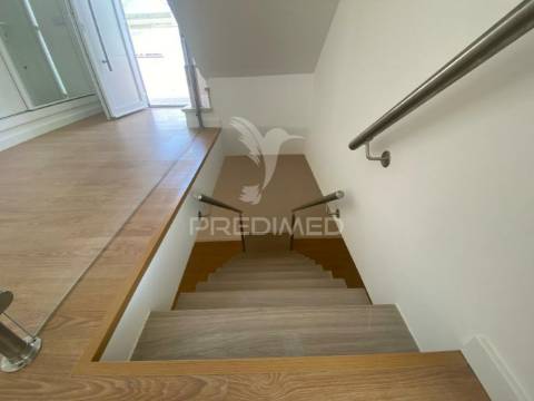 Moradia t4 em charneca da caparica *oferta escritura*