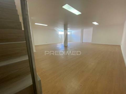 Moradia t4 em charneca da caparica *oferta escritura*