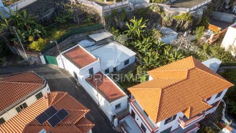 Moradia t3 isolada com terreno no funchal - ilha da madeira