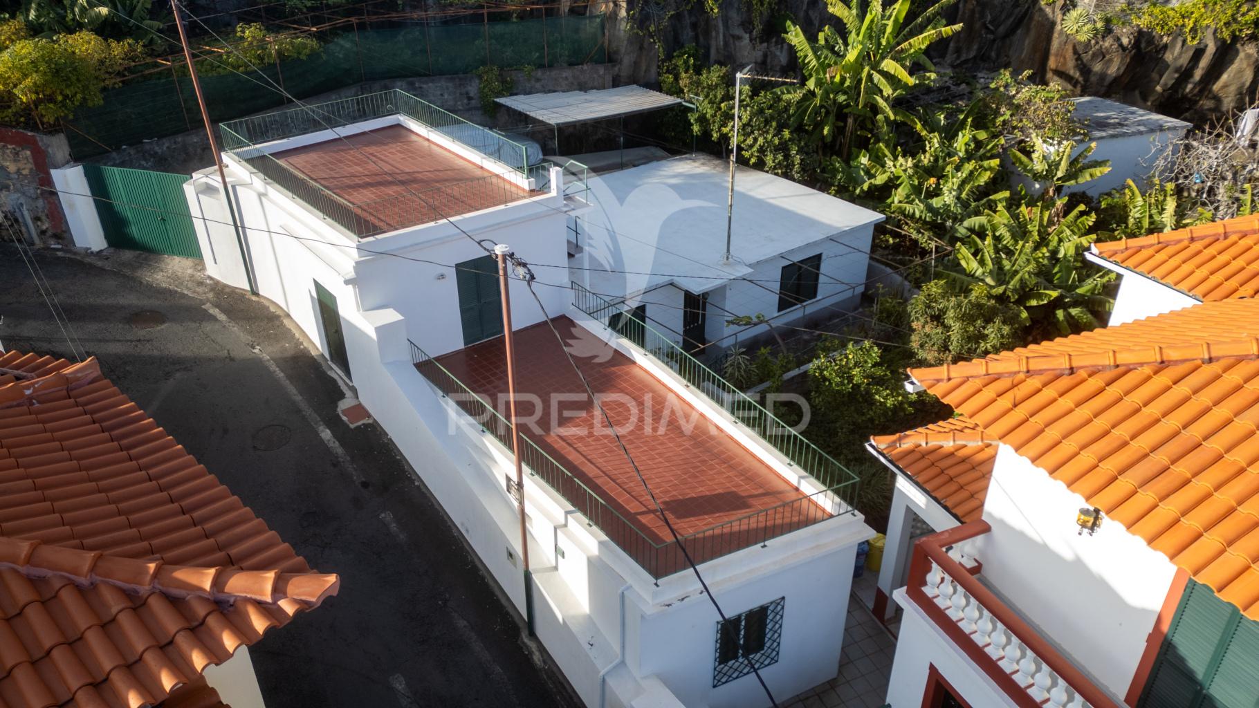 Moradia t3 isolada com terreno no funchal - ilha da madeira