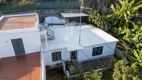 Moradia t3 isolada com terreno no funchal - ilha da madeira