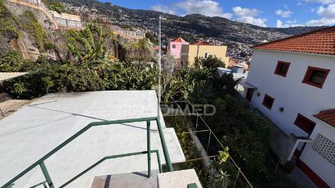 Moradia t3 isolada com terreno no funchal - ilha da madeira