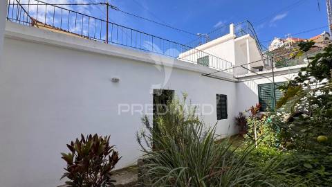 Moradia t3 isolada com terreno no funchal - ilha da madeira