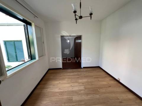 Moradia t3 isolada com terreno no funchal - ilha da madeira