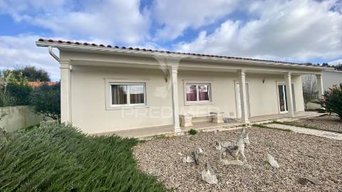 Moradia t3 com garagem em aljubarrota - alcobaça
