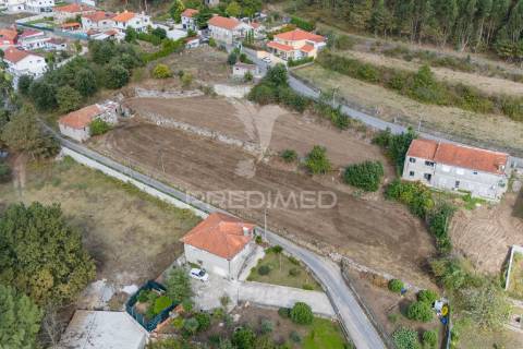 Casa com terreno para construção (airão, guimarães)