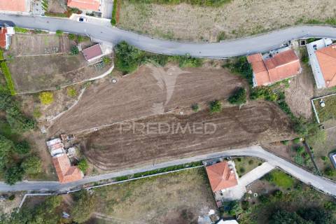 Casa com terreno para construção (airão, guimarães)