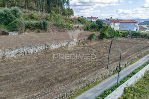 Casa com terreno para construção (airão, guimarães)