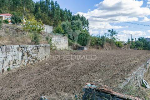 Casa com terreno para construção (airão, guimarães)