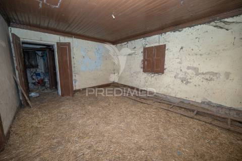 Casa com terreno para construção (airão, guimarães)