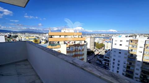**apartamento t2 remodelado com vista deslumbrante para o rio arade**