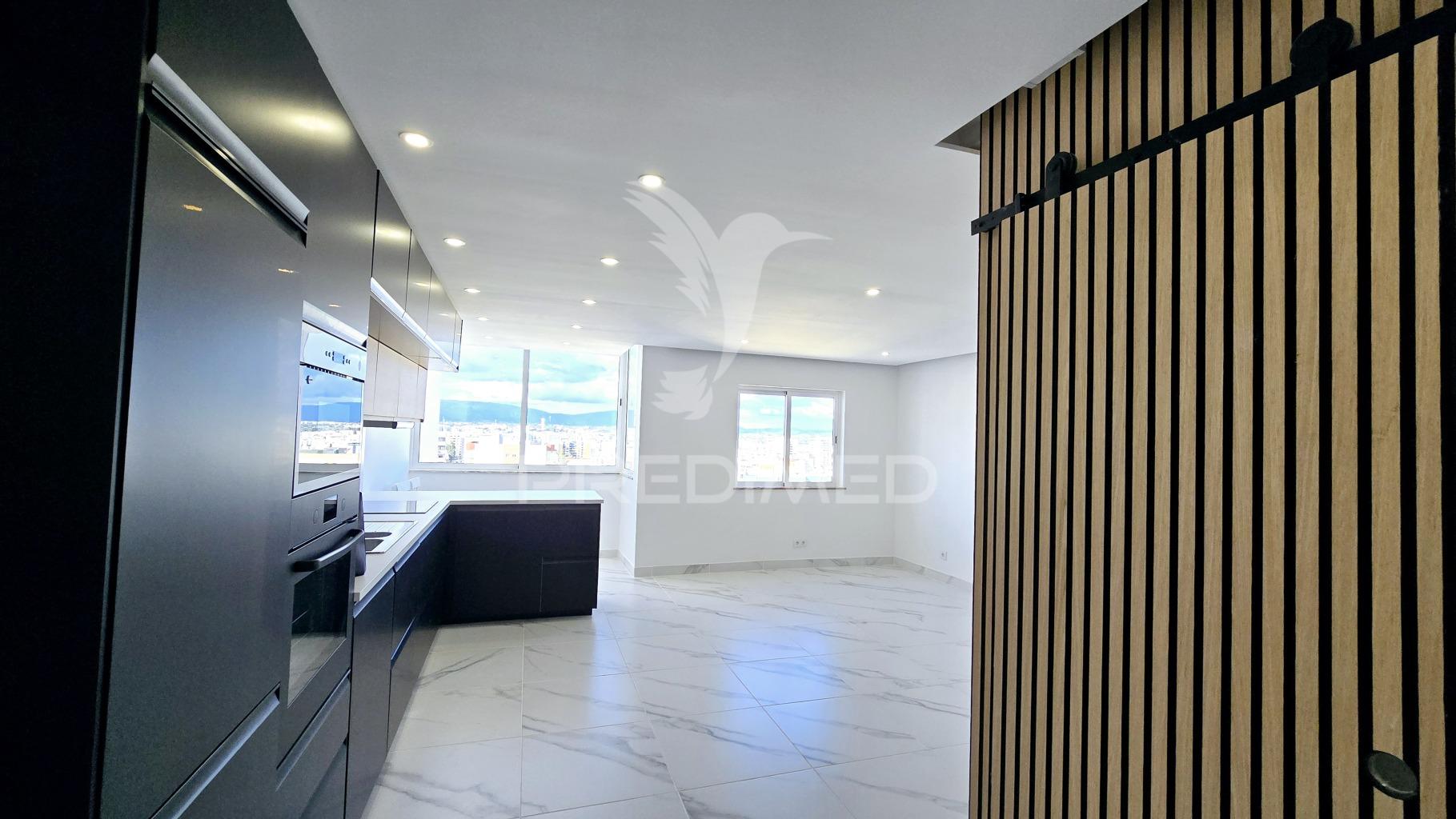 **apartamento t2 remodelado com vista deslumbrante para o rio arade**