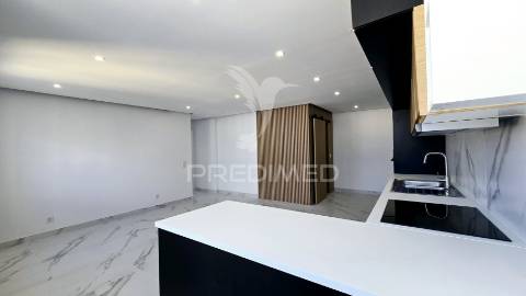 **apartamento t2 remodelado com vista deslumbrante para o rio arade**