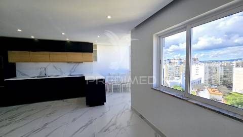 **apartamento t2 remodelado com vista deslumbrante para o rio arade**