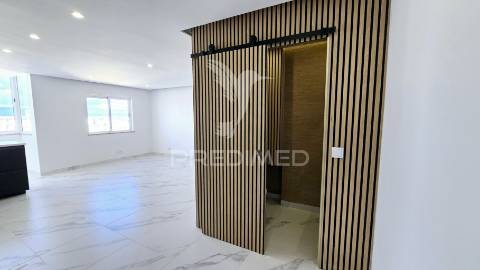 **apartamento t2 remodelado com vista deslumbrante para o rio arade**