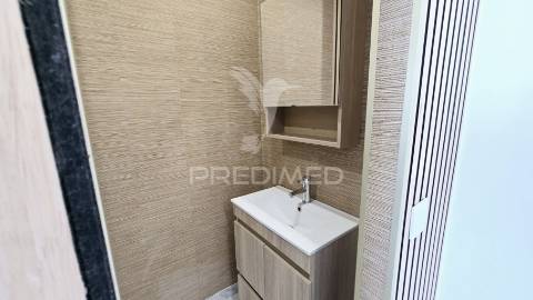 **apartamento t2 remodelado com vista deslumbrante para o rio arade**