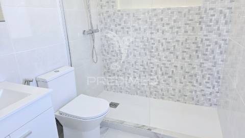 **apartamento t2 remodelado com vista deslumbrante para o rio arade**