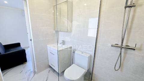 **apartamento t2 remodelado com vista deslumbrante para o rio arade**