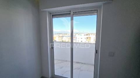 **apartamento t2 remodelado com vista deslumbrante para o rio arade**