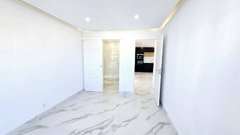 **apartamento t2 remodelado com vista deslumbrante para o rio arade**