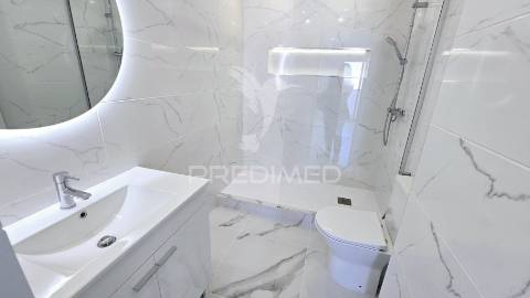 **apartamento t2 remodelado com vista deslumbrante para o rio arade**