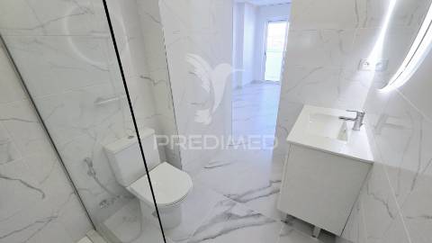 **apartamento t2 remodelado com vista deslumbrante para o rio arade**