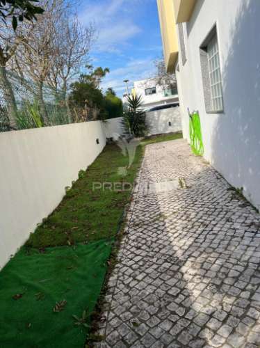 Moradia isolada, 2 pisos em sto. antônio da charneca barreiro