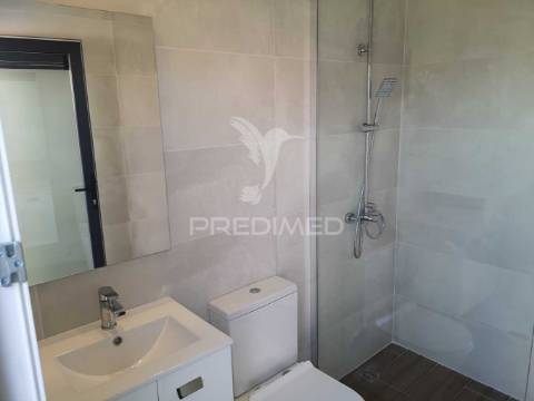 Moradia geminada térrea, com piscina - fernão ferro- seixal