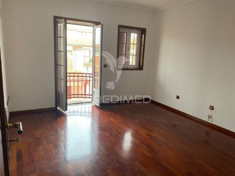 Moradia t4+1 com anexo t0