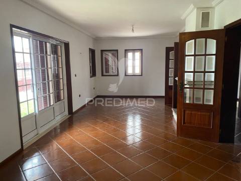 Moradia t4+1 com anexo t0