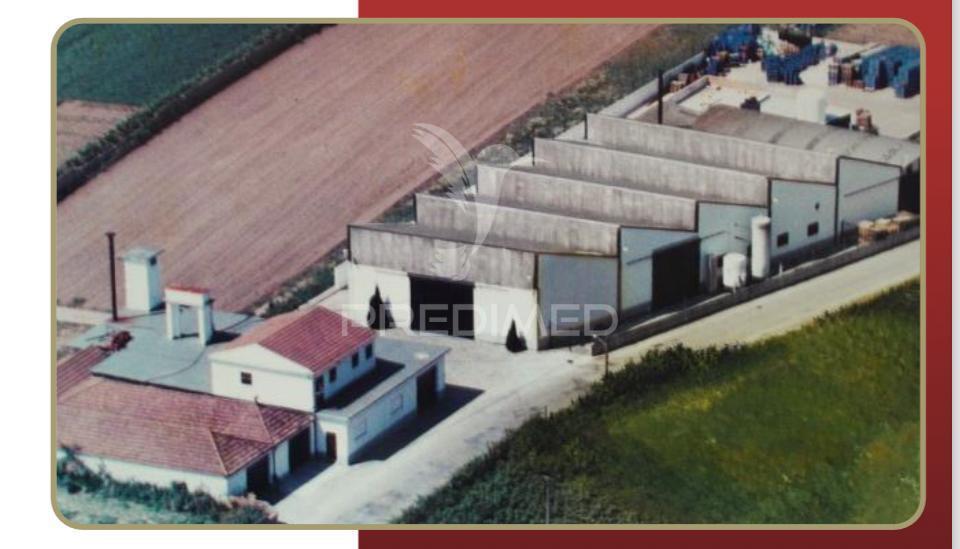 Armazém industrial com moradia de apoio