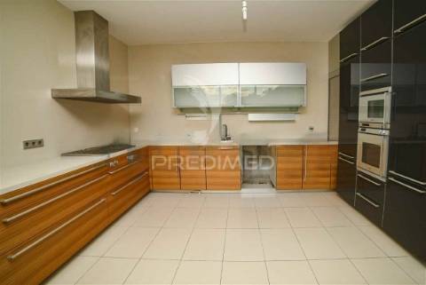 Moradia isolada , 5 quartos, 579 m2