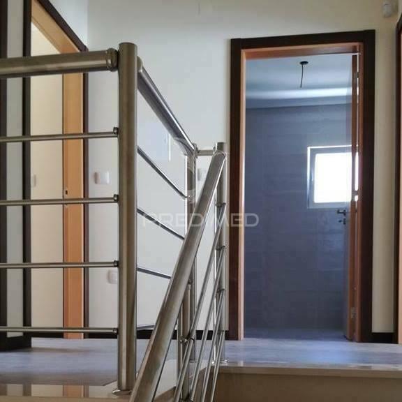 Moradia geminada t2 fernão ferro
