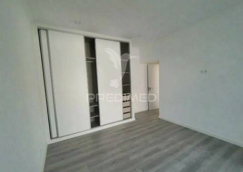 Moradia geminada t2 fernão ferro