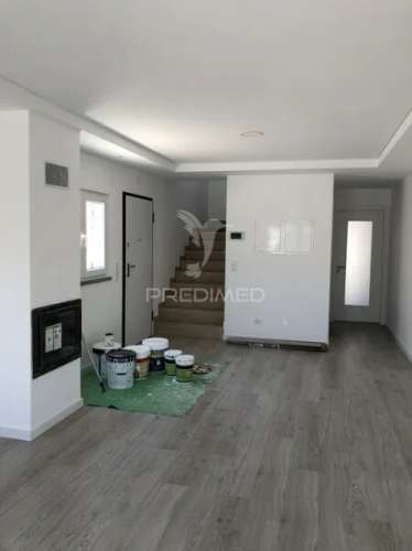Moradia geminada t2 fernão ferro