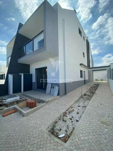 Moradia geminada t2 fernão ferro