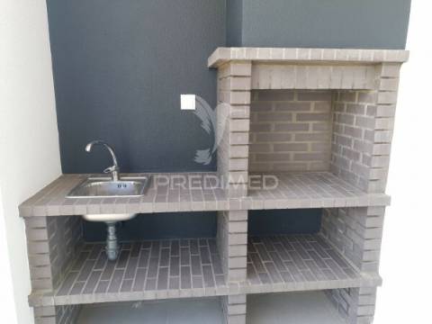 Moradia geminada t2 fernão ferro