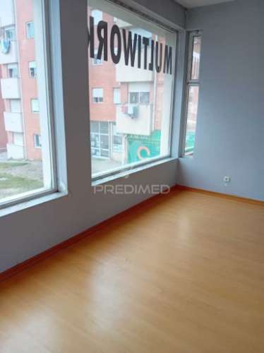 Loja | habitação| esgueira