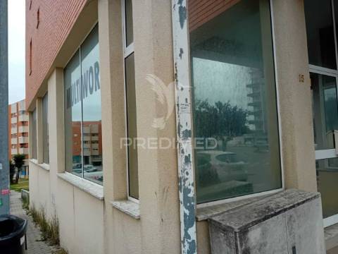 Loja | habitação| esgueira