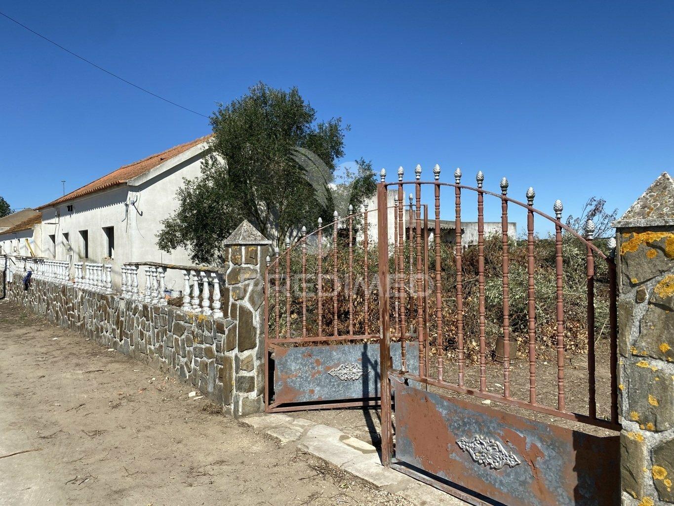 Moradia  isolada t12 , para remodelar em pegões( montijo)