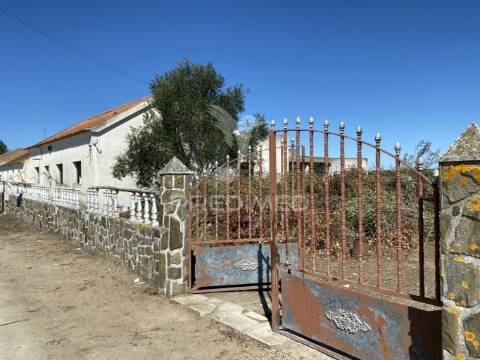 Moradia  isolada t12 , para remodelar em pegões( montijo)