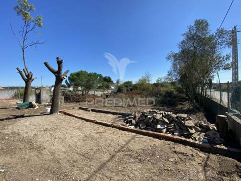 Moradia  isolada t12 , para remodelar em pegões( montijo)