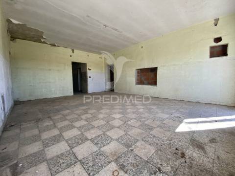 Moradia  isolada t12 , para remodelar em pegões( montijo)