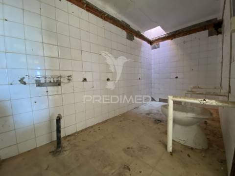 Moradia  isolada t12 , para remodelar em pegões( montijo)