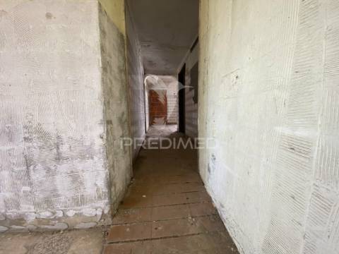 Moradia  isolada t12 , para remodelar em pegões( montijo)