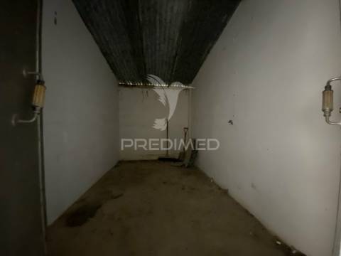 Moradia  isolada t12 , para remodelar em pegões( montijo)