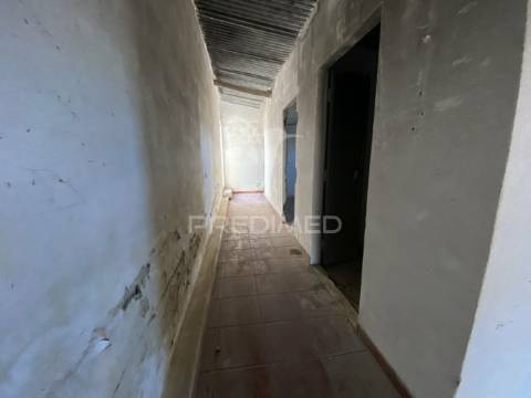 Moradia  isolada t12 , para remodelar em pegões( montijo)