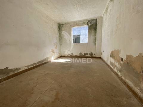 Moradia  isolada t12 , para remodelar em pegões( montijo)